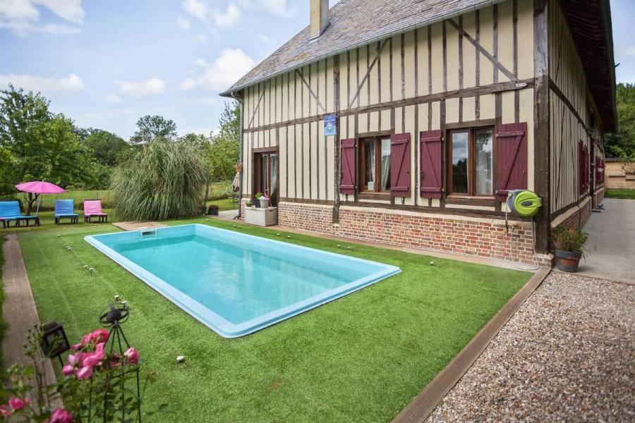 Готель Les Trois Cornets Saint-Ouen-des-Champs Екстер'єр фото